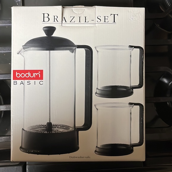 Bodum Other - New Bodum French press with two mugs